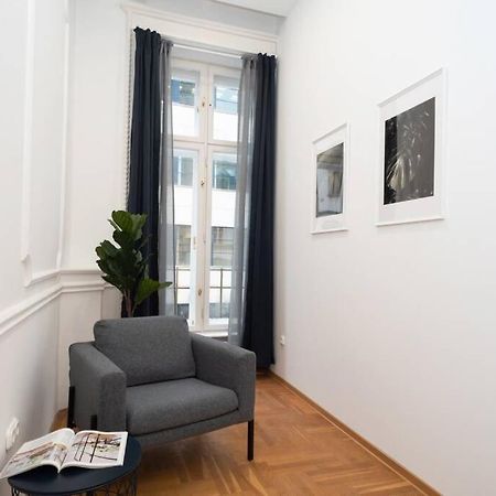 Best Located, 150 M2 5 Bedrooms Apt., ブダペスト エクステリア 写真