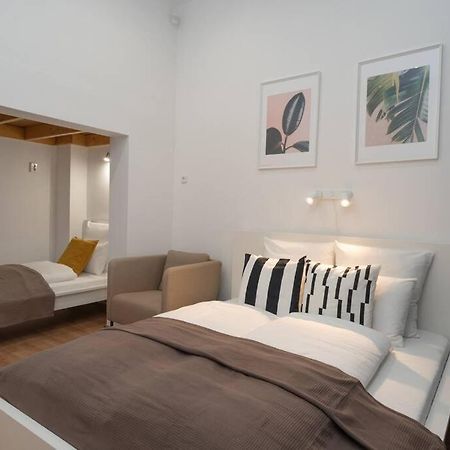 Best Located, 150 M2 5 Bedrooms Apt., ブダペスト エクステリア 写真