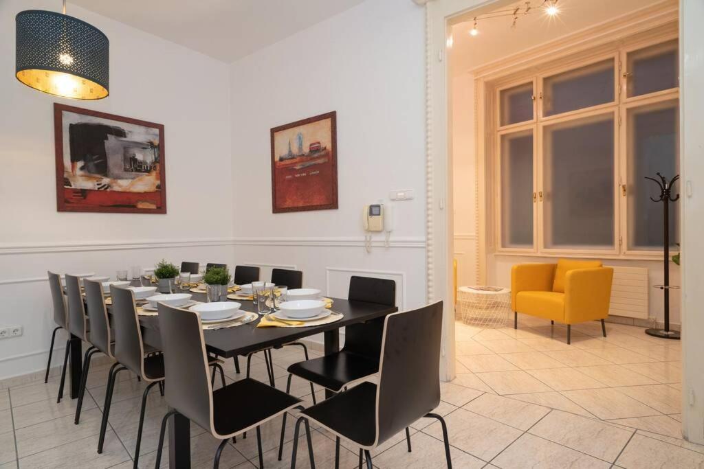 Best Located, 150 M2 5 Bedrooms Apt., ブダペスト エクステリア 写真