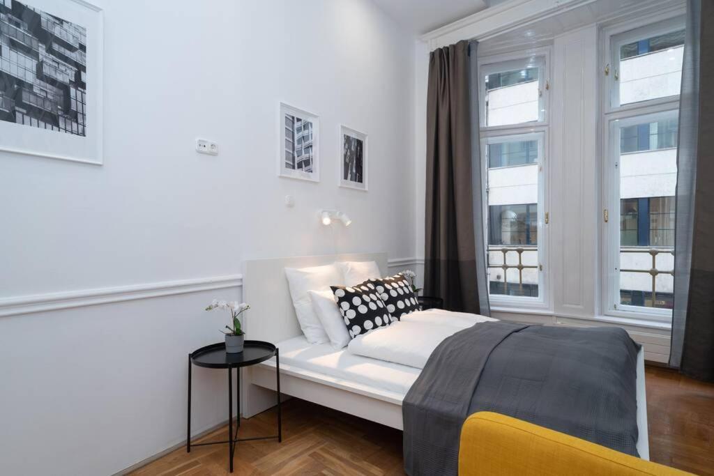 Best Located, 150 M2 5 Bedrooms Apt., ブダペスト エクステリア 写真
