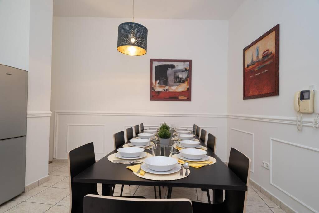 Best Located, 150 M2 5 Bedrooms Apt., ブダペスト エクステリア 写真
