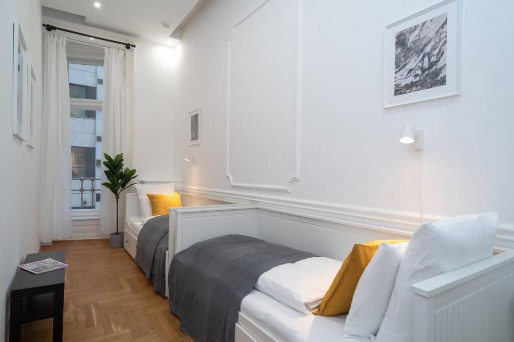 Best Located, 150 M2 5 Bedrooms Apt., ブダペスト エクステリア 写真