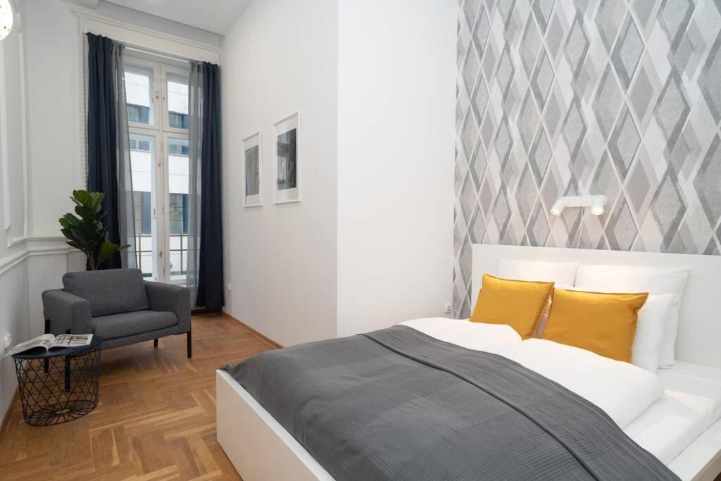 Best Located, 150 M2 5 Bedrooms Apt., ブダペスト エクステリア 写真