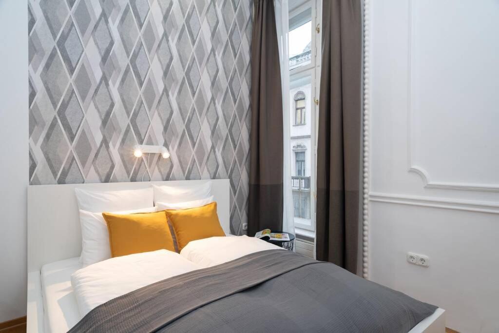 Best Located, 150 M2 5 Bedrooms Apt., ブダペスト エクステリア 写真