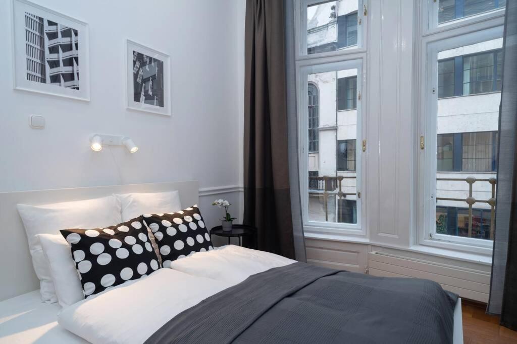 Best Located, 150 M2 5 Bedrooms Apt., ブダペスト エクステリア 写真