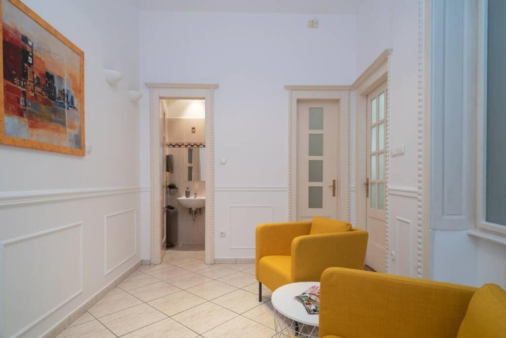 Best Located, 150 M2 5 Bedrooms Apt., ブダペスト エクステリア 写真