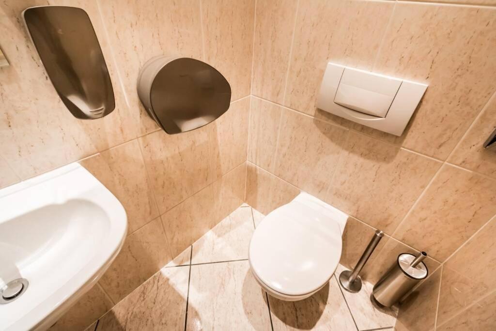 Best Located, 150 M2 5 Bedrooms Apt., ブダペスト エクステリア 写真