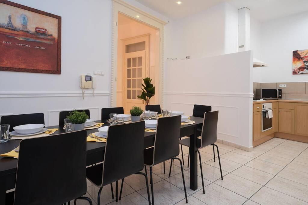 Best Located, 150 M2 5 Bedrooms Apt., ブダペスト エクステリア 写真