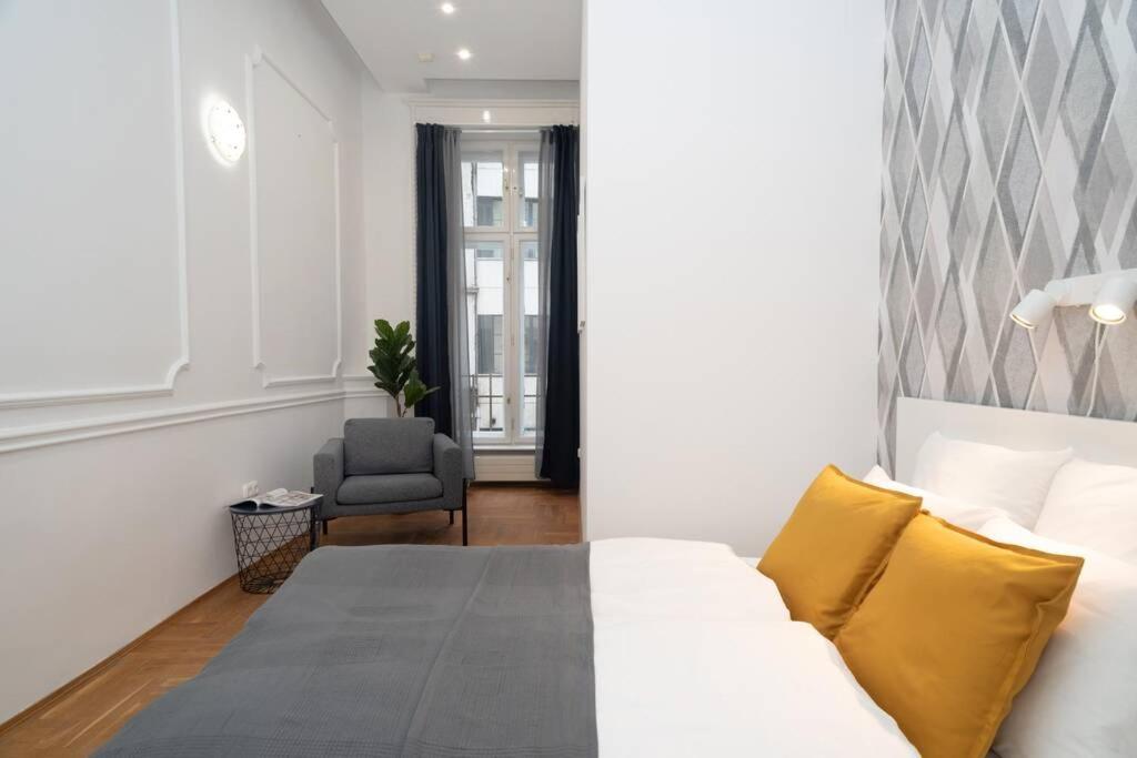 Best Located, 150 M2 5 Bedrooms Apt., ブダペスト エクステリア 写真