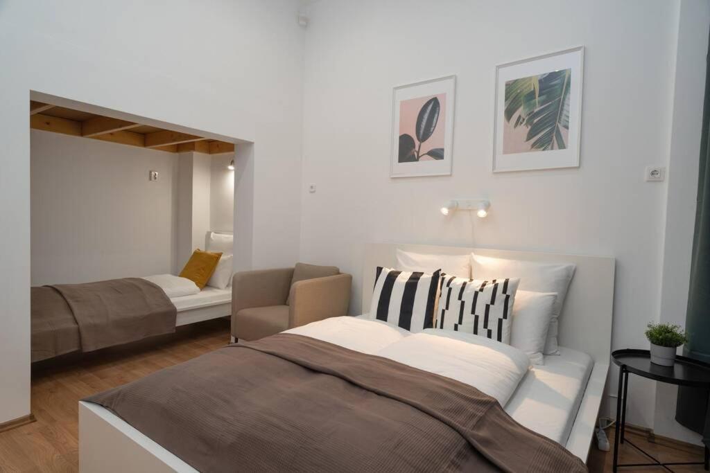 Best Located, 150 M2 5 Bedrooms Apt., ブダペスト エクステリア 写真