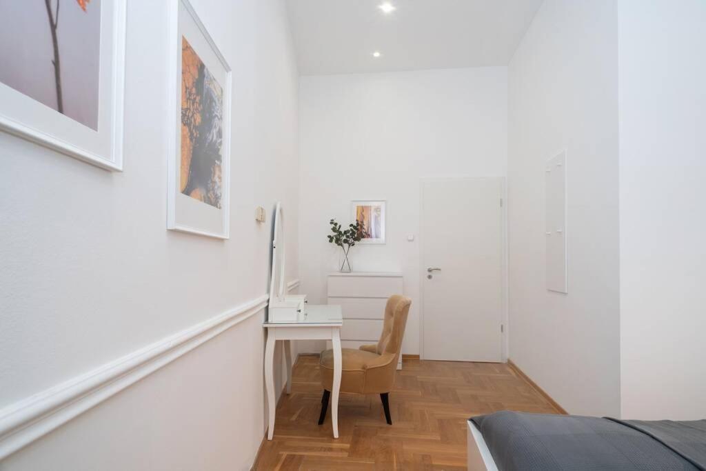 Best Located, 150 M2 5 Bedrooms Apt., ブダペスト エクステリア 写真