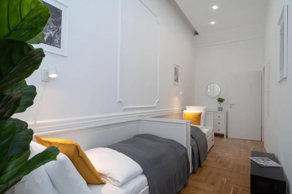 Best Located, 150 M2 5 Bedrooms Apt., ブダペスト エクステリア 写真